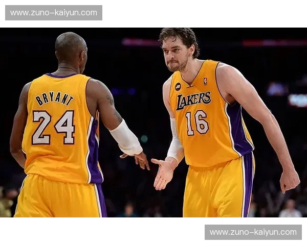 东方长城碰撞魔兽超人:姚明vs霍华德,那场被时光封缄的内线暴力美学 东方长城碰撞魔兽超人:姚明vs霍华德,那场被时光封缄的内线暴力美学